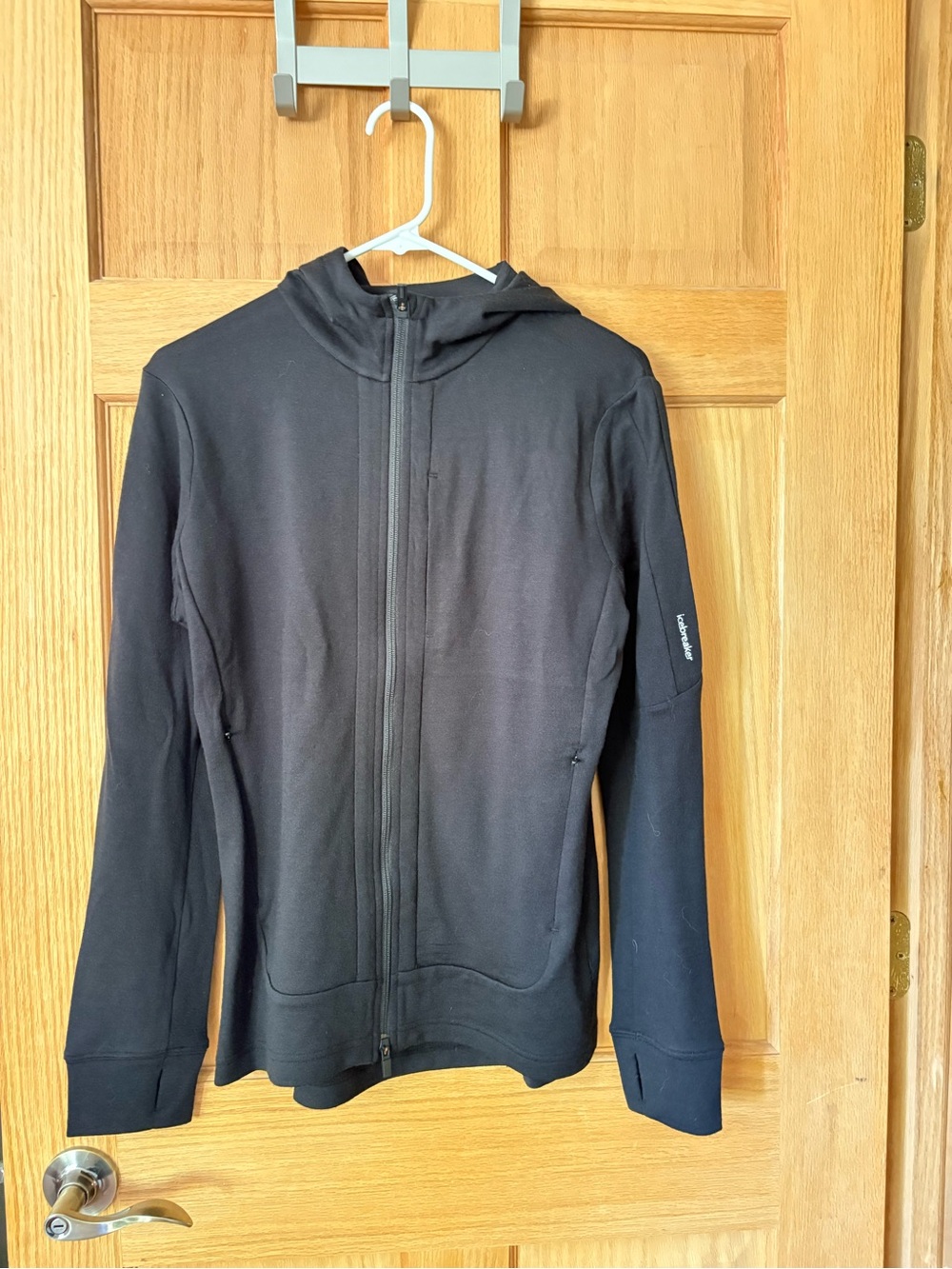 Icebreaker 100% merino wool. 
Women's Black Quantum Hoodie NWT - Picture 6 of 8